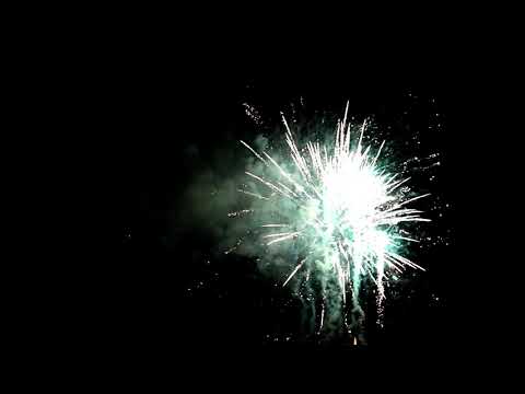 [分享免費影片素材] 煙火表演在漆黑的夜晚  Fireworks Display In The Darkness Of The Night