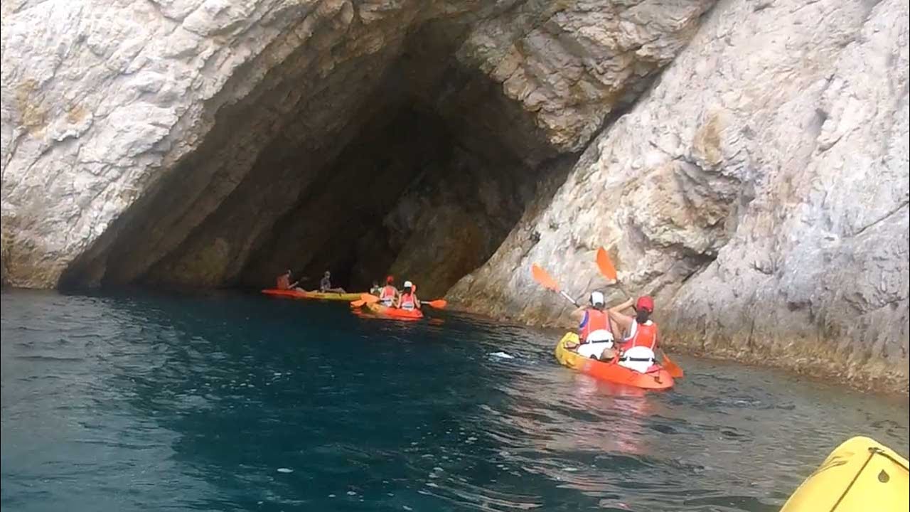 Ruta en kayak por la Costa Brava (II) / Cuevas de Tossa de Mar YouTube