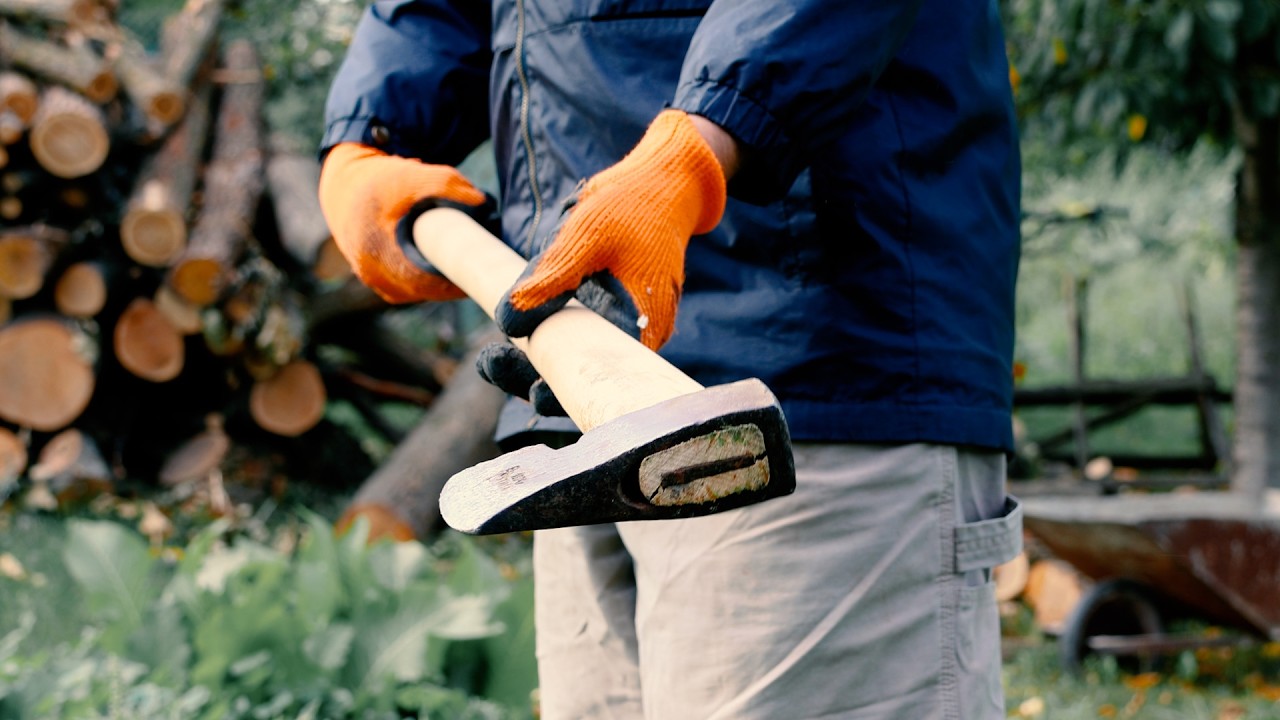 🪓 Silent Village Life: Splitting Firewood with a Homemade Maul | Pure ...