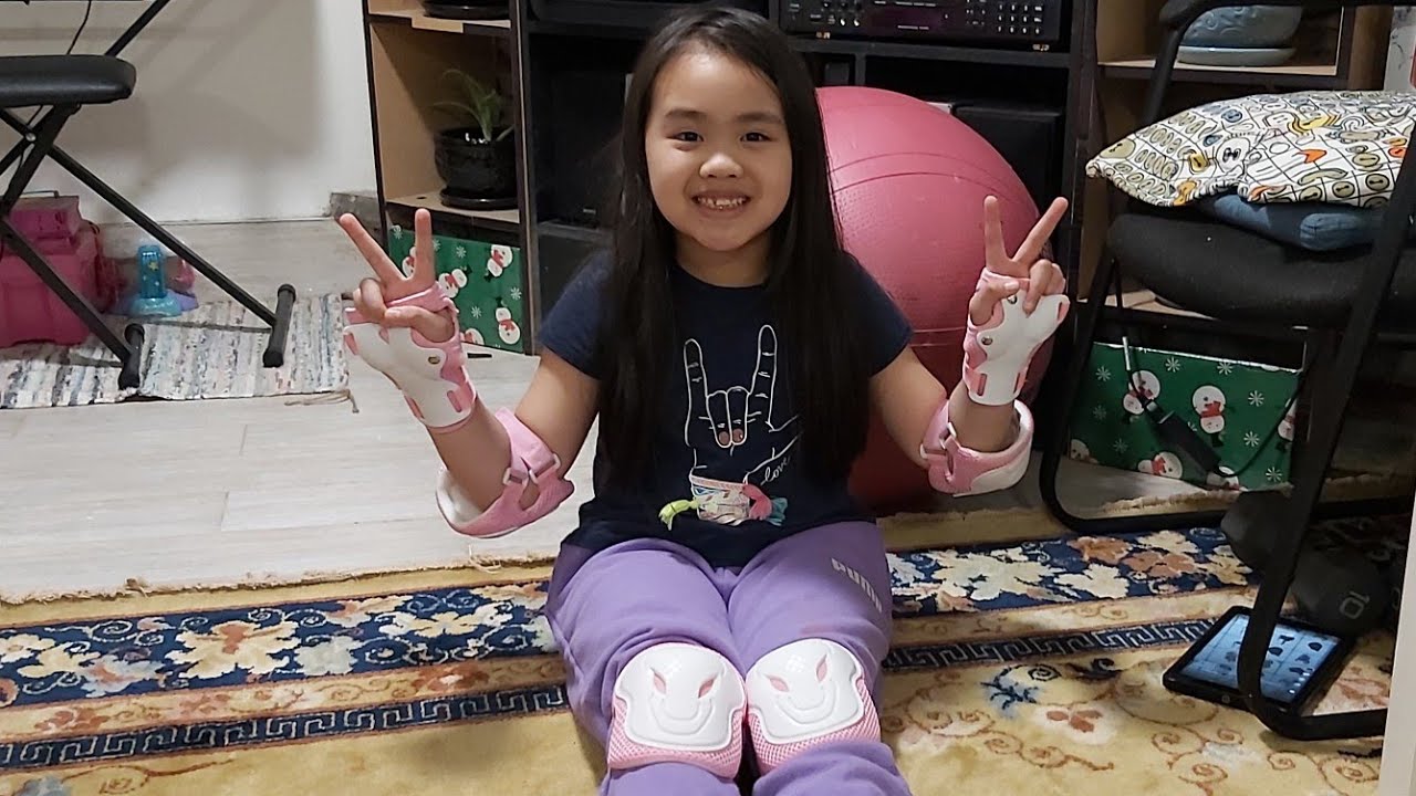 KIDS PROTECTIVE GEAR SET ; NICE , COMFORTABLE AND AFFORDABLE