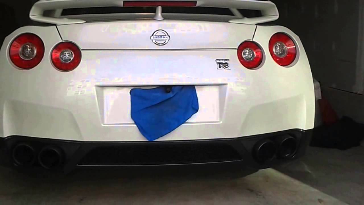 Nissan GTR R35 with HKS nonresonated midpipe YouTube