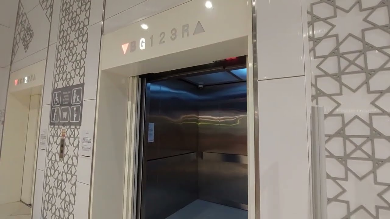 Hitachi Passenger Lift inside Aeon Department Store, Aeon Mall Shah Alam