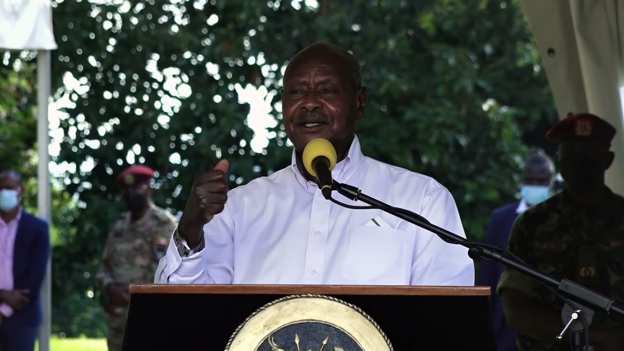 Tonny Akii Bua, are you Akwo (Thief)? Museveni cautiously hand over land title to Akii Bua's Family