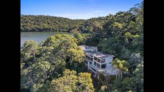 57 Moons Avenue, Lugarno