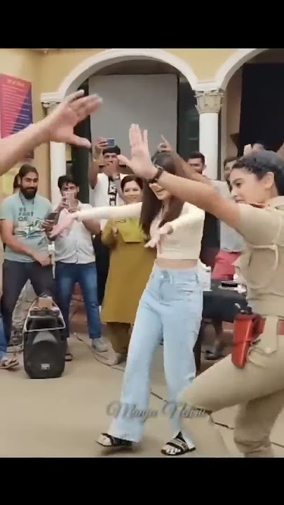 madam sir team bhavika birthday celebration dance 💃 on the set madam sir