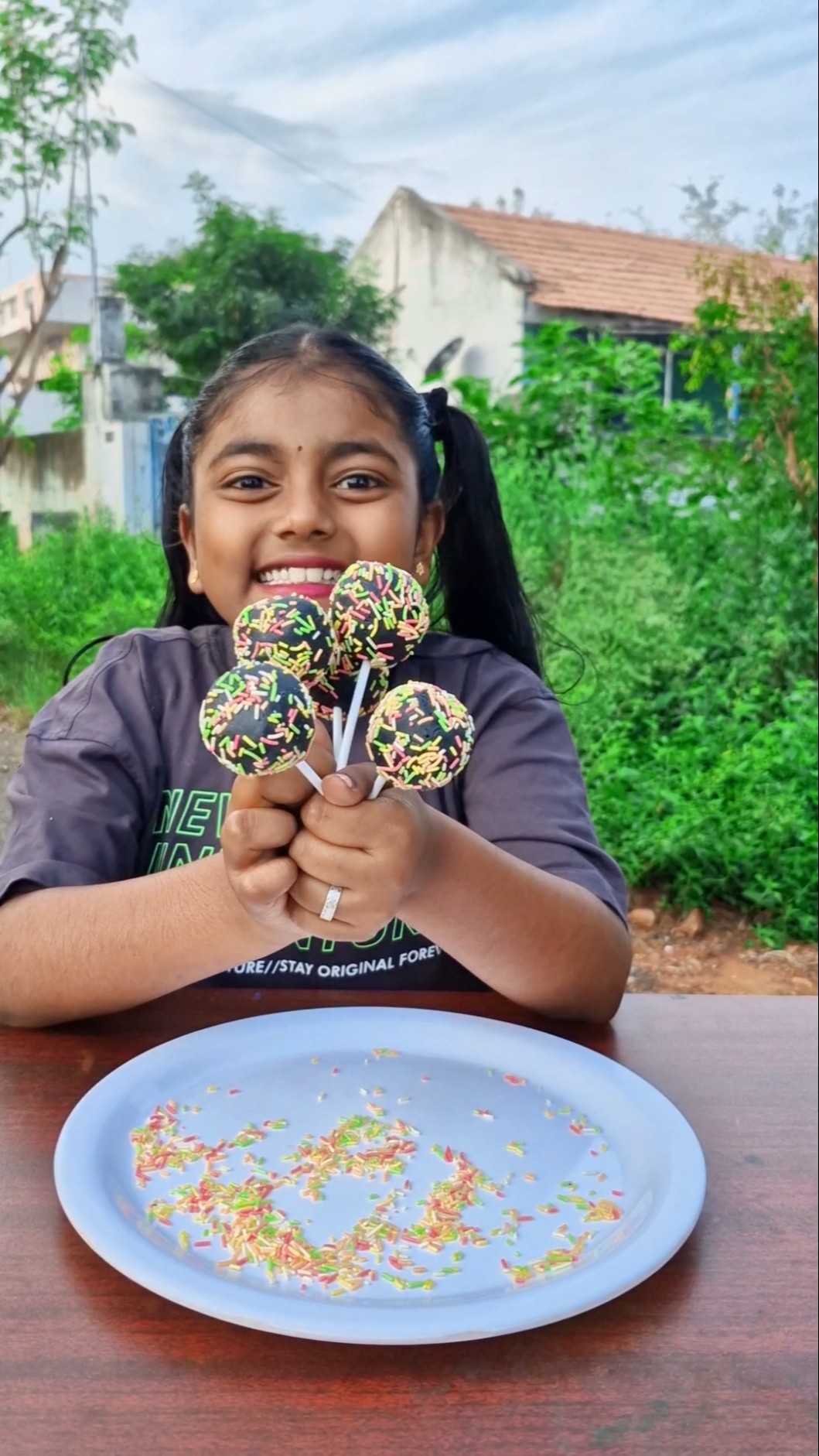 How to make the best CHOCOLATE Lollipop ??for your SIBLINGS ?Tom\u0026Jerry ?DiyaIshwarya #shorts