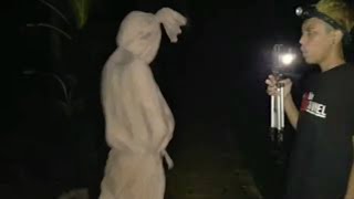 The moment Triono Comal is gifted a turban by an elderly man in a white robe
