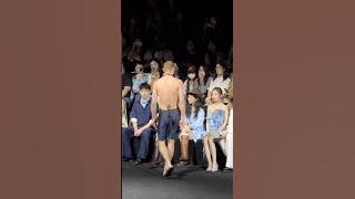 Shen Yue got so shy when the model suddenly walked up to her😳🤭 #shenyue #shorts #viral