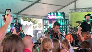 Michael Ray - One That Got Away (Live at Walmart Naperville IL)