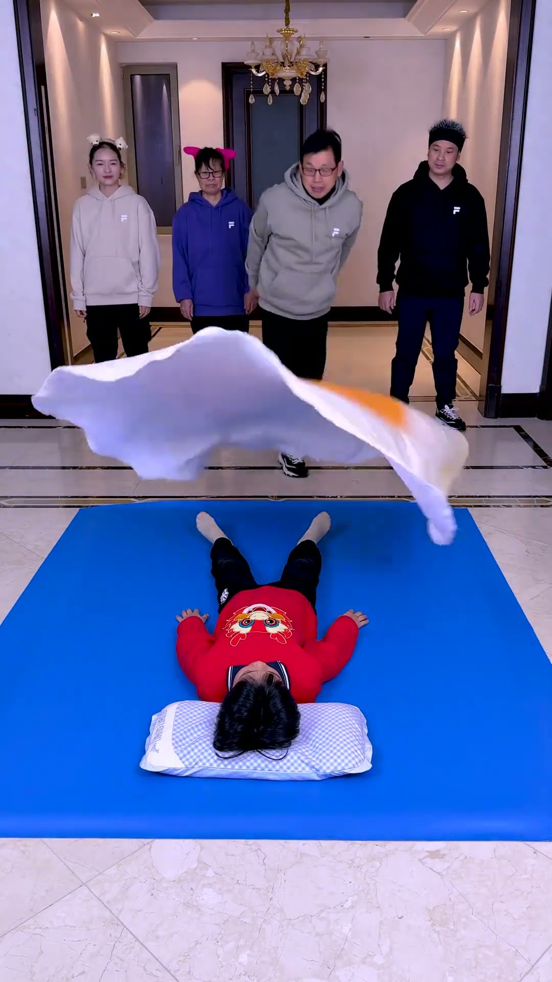 रजाई चुनौती丨Quilt Challenge! Who Will Win The Top Prize?#Funnyfamily #Partygame
