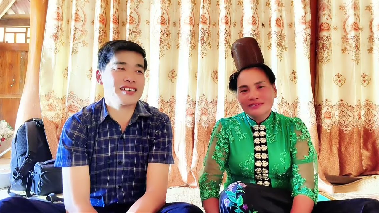 Lèo Doan ngơ ngác với chị xiến,( tố bãi mo pí một lão báu păn mo pí)) pi nọng phắng nớ é hua lai 🤣🤣🤣