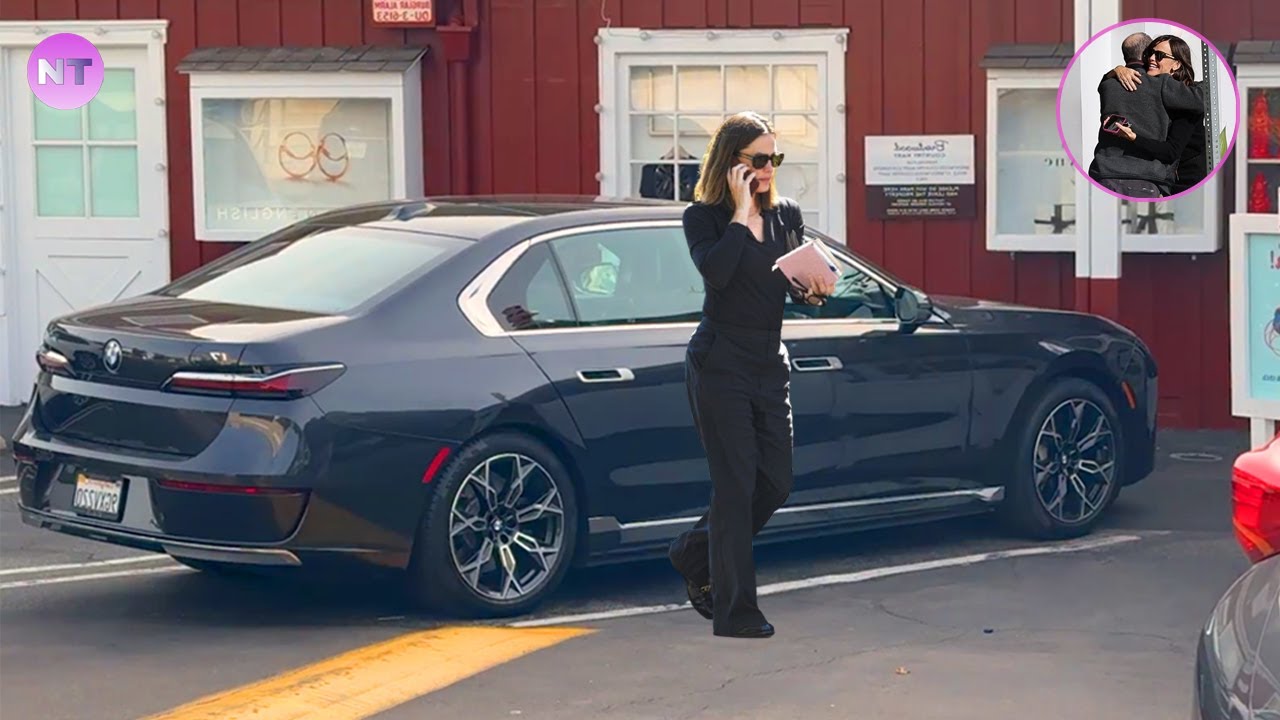 Jennifer Garner meets up with pals in West Hollywood after Ben Affleck & Jenifer Lopez their divorce