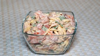 Салат Обжорка, сытный рецепт с копченой колбасой и фасолью