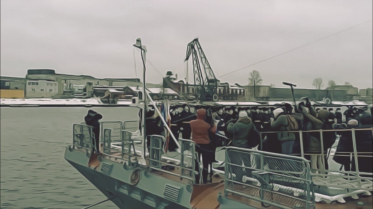 На волге еще гремели бои