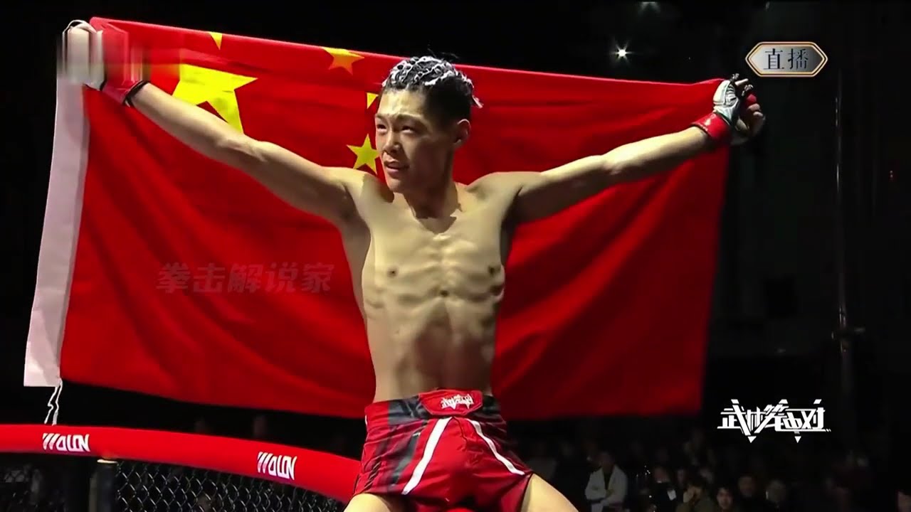 誰能想到？拔刀毀海報的日本武士，竟被中國小夥一拳 KO！