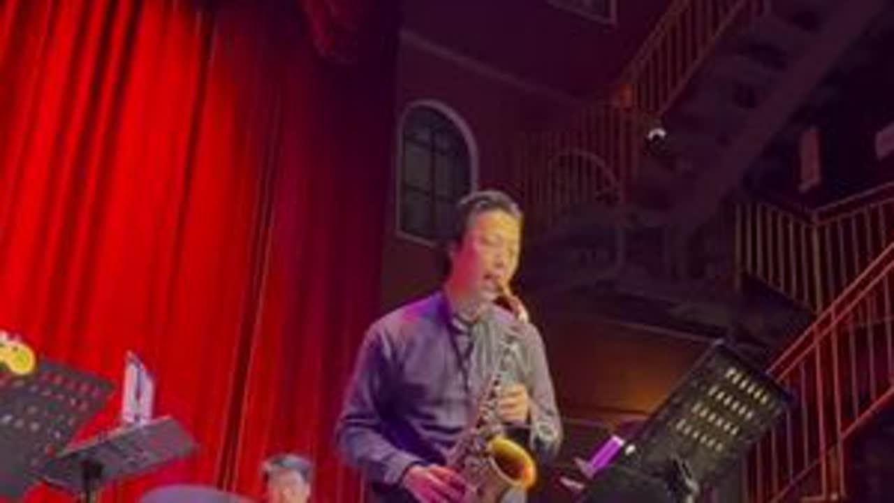 《拐点》专辑里的一首“红色革命I”