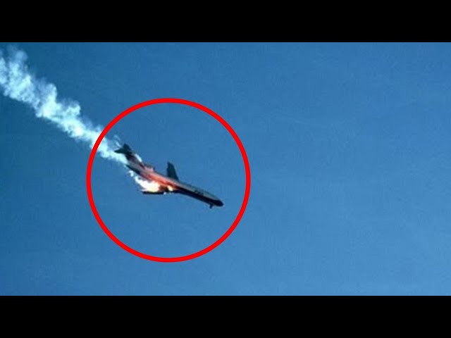 Worst Plane Crashes Caught On Camera😱 *Animation* class=