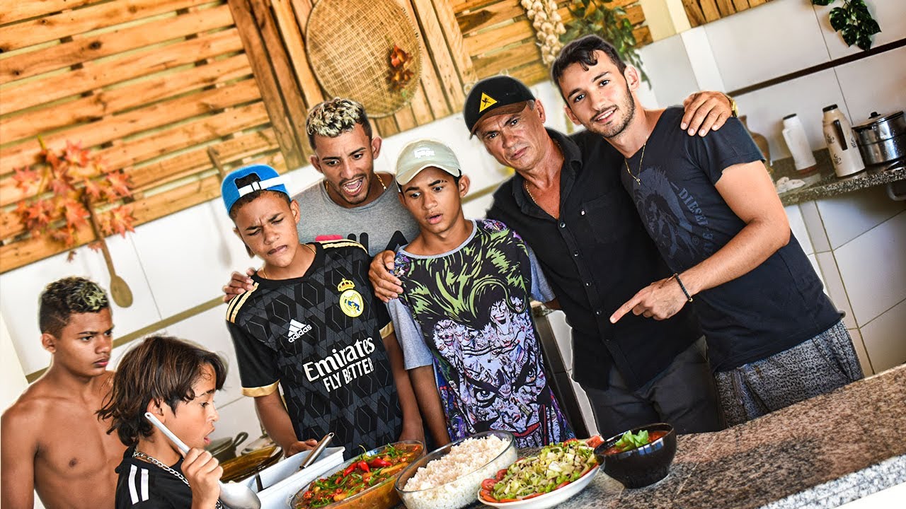 O FILHO DO DONO DA MANSÃO NOS PRESENTEOU COM UM ALMOÇO ESPECIAL!!