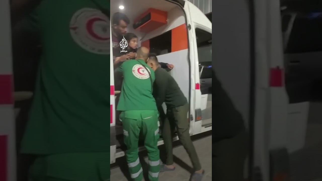جرحى جراء قصف مسيرة إسرائيلية لنازحين داخل مدرسة عرفات للموهوبين في حي الشيخ رضوان بمدينة غزة