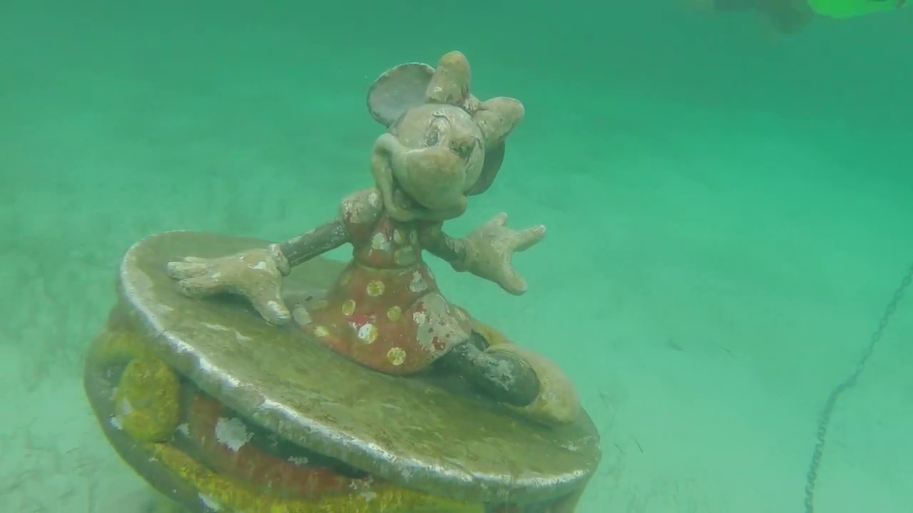 How to find underwater Minnie Mouse Disney's Castaway Cay Snorkeling