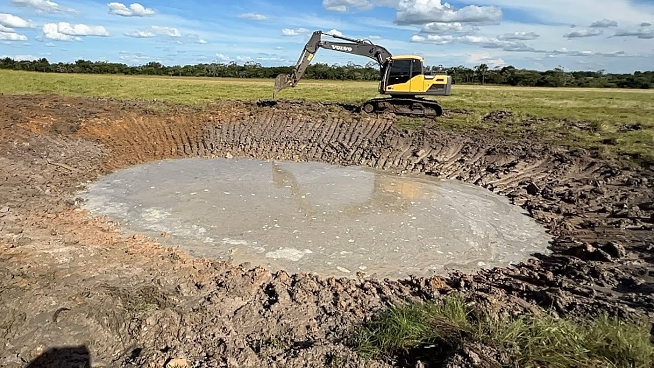 REFORMANDO BEBEDOURO DAS VACAS 🐄 AGORA NÃO FALTA ÁGUA 🌊 Escavadeira hidráulica