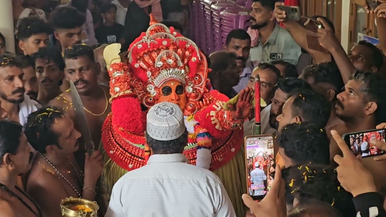 വിഷ്ണുമൂർത്തി പെരുമ്പട്ട ജുമാ മസ്ജിദിലേക്ക്.നാനൂറ് വർഷങ്ങൾക്കപ്പുറമുള്ള അനുഷ്ഠാന പാരമ്പര്യo