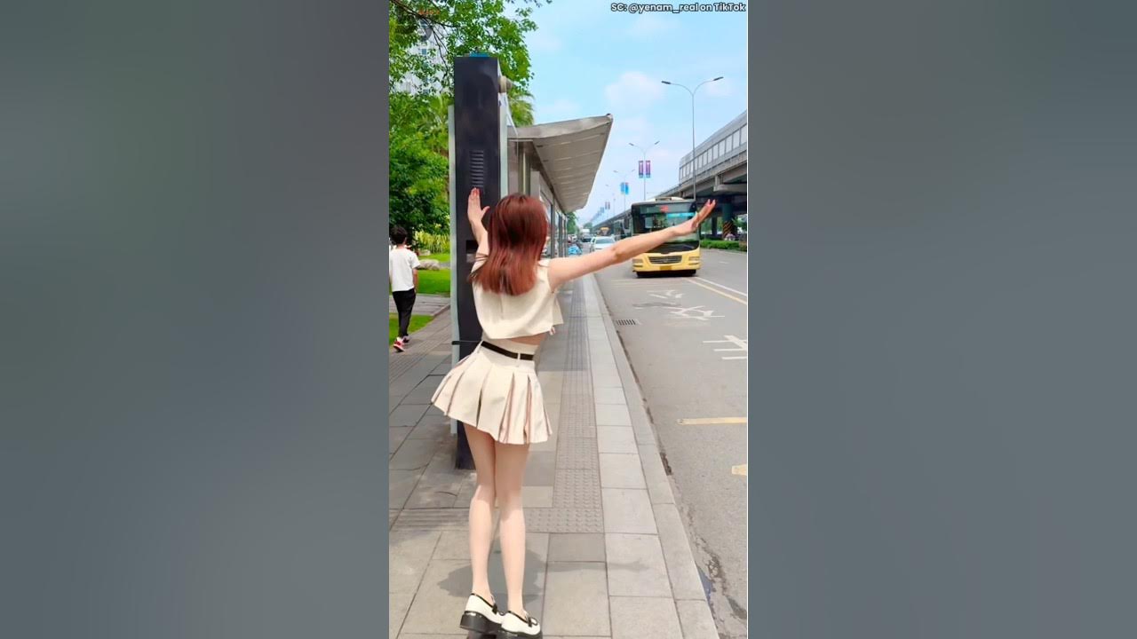 Gadis cina ini menari untuk sopir busβππ #shorts #shortvideo Gadis cina ini menari untuk sopir busβππ #shorts #shortvideo