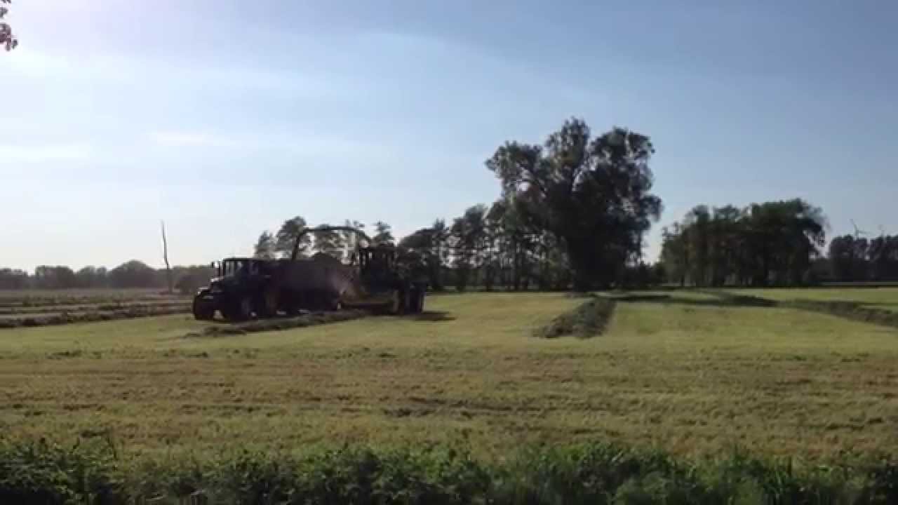 JD Häcksler 7480i ProDrive beim Anwelk häckseln