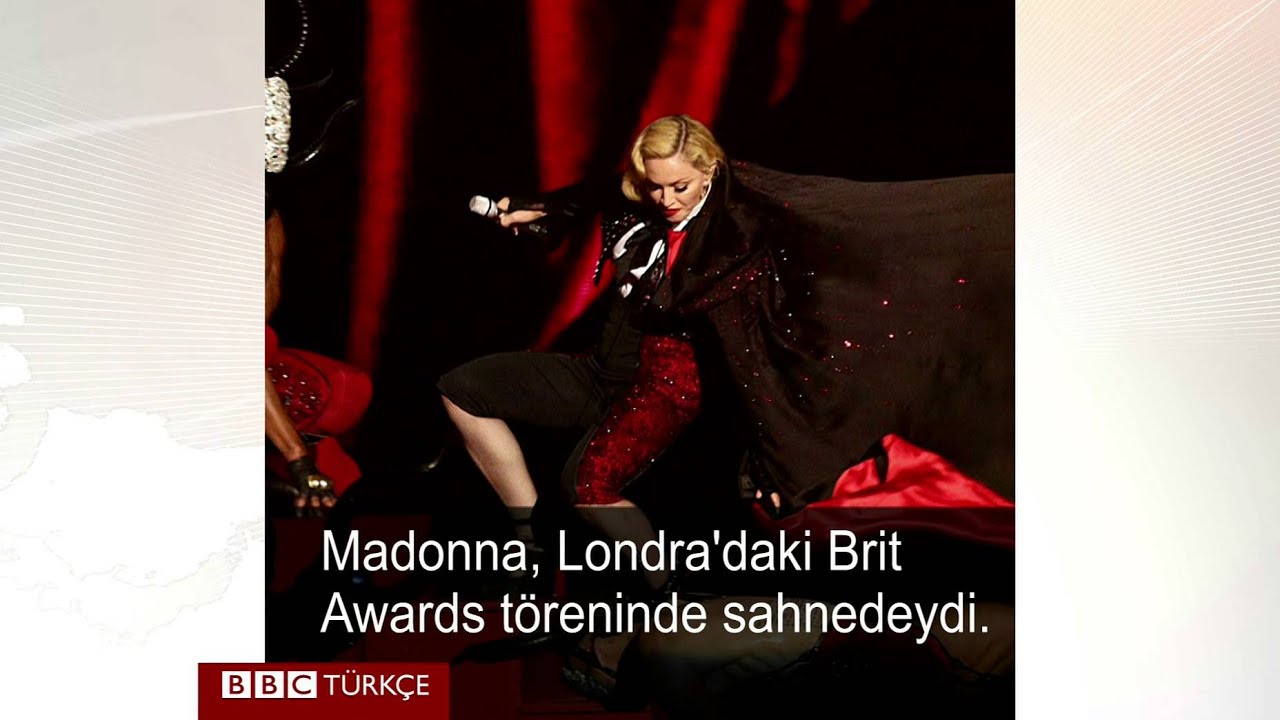 Şarkıcı Madonna ödül töreninde sahneden düştü - BBC TÜRKÇE