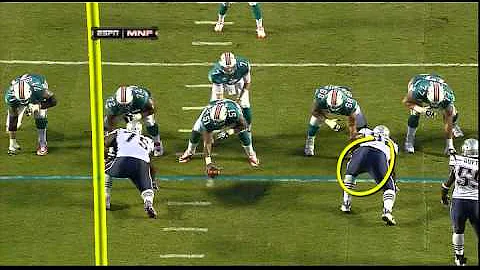 Albert Haynesworth tackles Reggie Bush with one arm