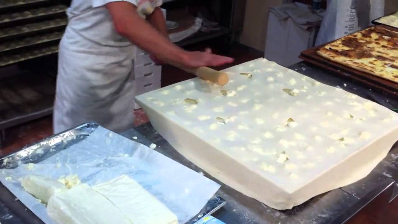 focaccia-di-recco-col-formaggio-youtube