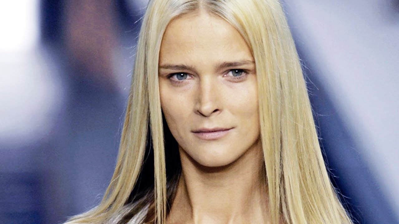 Models of 2000's era: Carmen Kass 