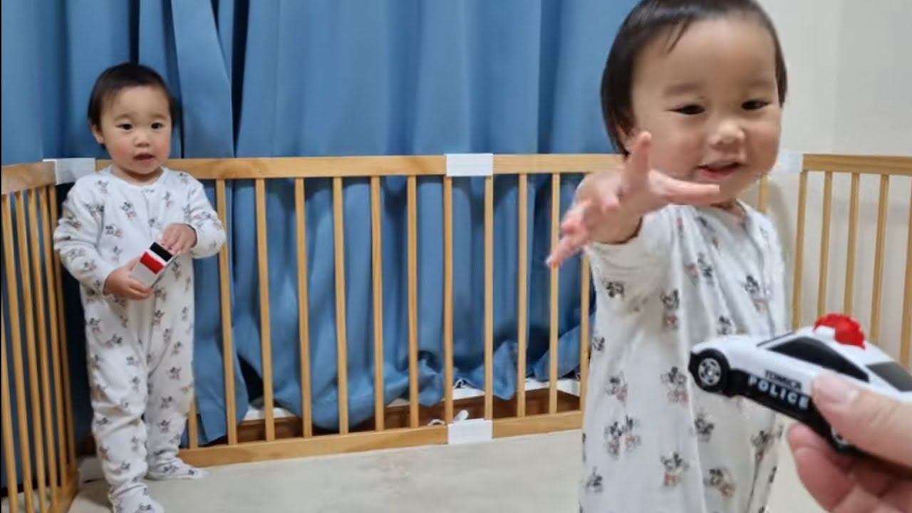 Twins starting to speak [1 year 7 months old] - YouTube