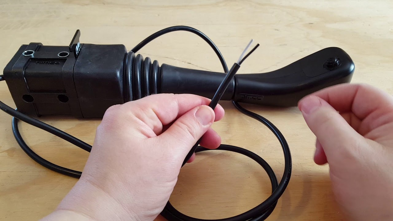 How to Control a Loader's Grapple Fork with a 2Spool Manual Control