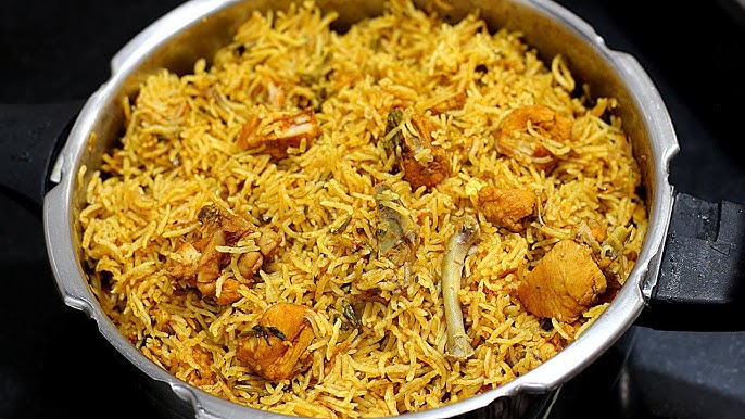 Cockroach Found in Biryani In Alwal Hyderabad | హైదరాబాద్‌లో ఘోరం.. బిర్యానీలో  బొద్దింకలు - YouTube