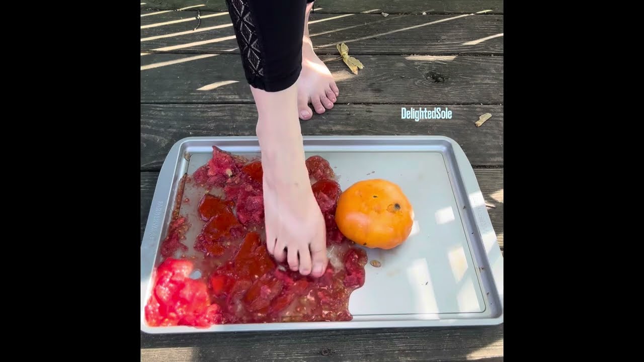 Large Tomato Bare Foot Smash - Above View Only