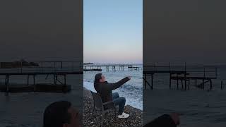 Assos Da Deni̇ze Boş Boş Bakiyorum Sadece Dalgalar Ve Ben.şi̇faci Enerji̇ Yüklüyor.