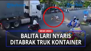 VIDEO Detik-detik Balita Lari Nyaris Ditabrak Truk Kontainer