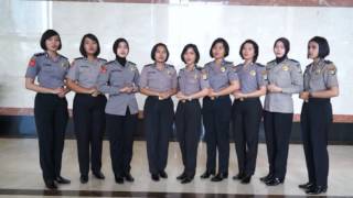 Polwan di Jakarta Barat Menyanyikan Mars FKDM