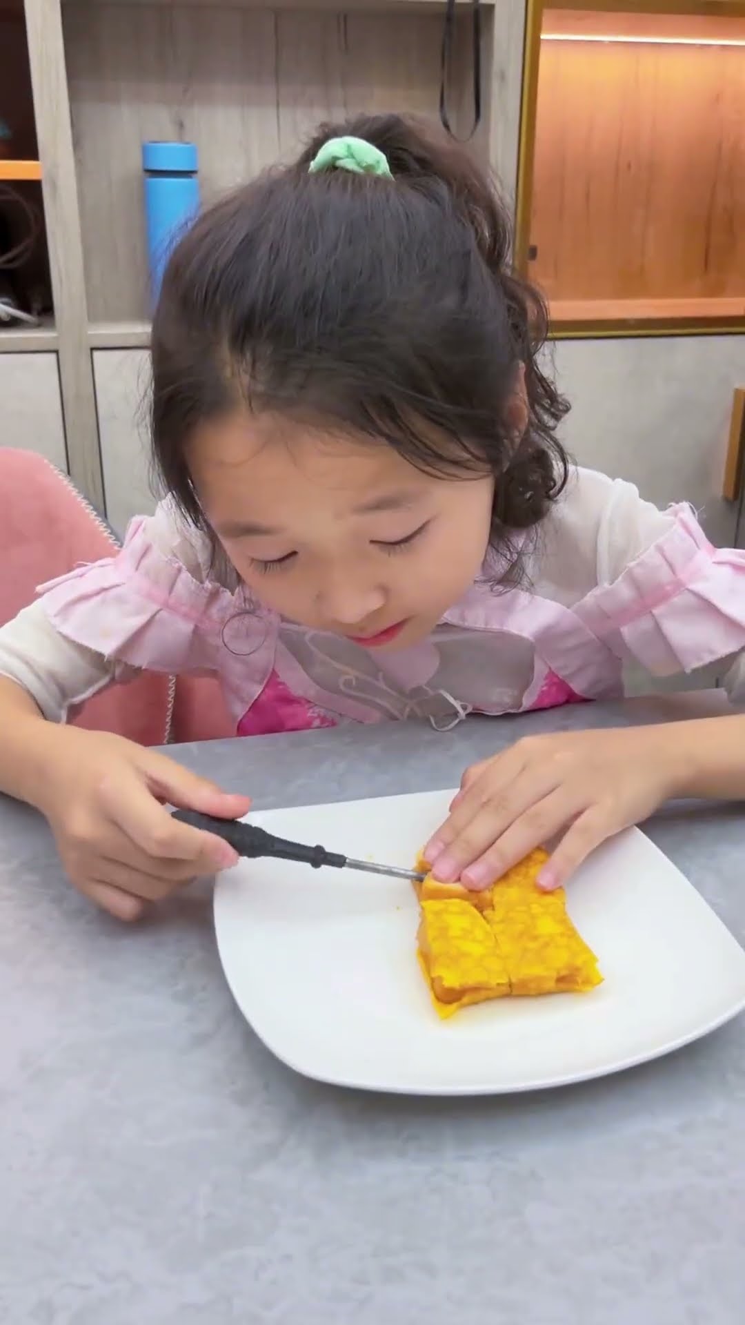 2个小孩偷吃面包！小舞会发现吗？  #斗罗大陆 #唐舞桐与唐老六 #唐三  #小舞 #唐舞桐 #唐老六