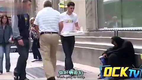 当一个流浪汉分享食物后 温暖的事情发生了 - 天天要闻