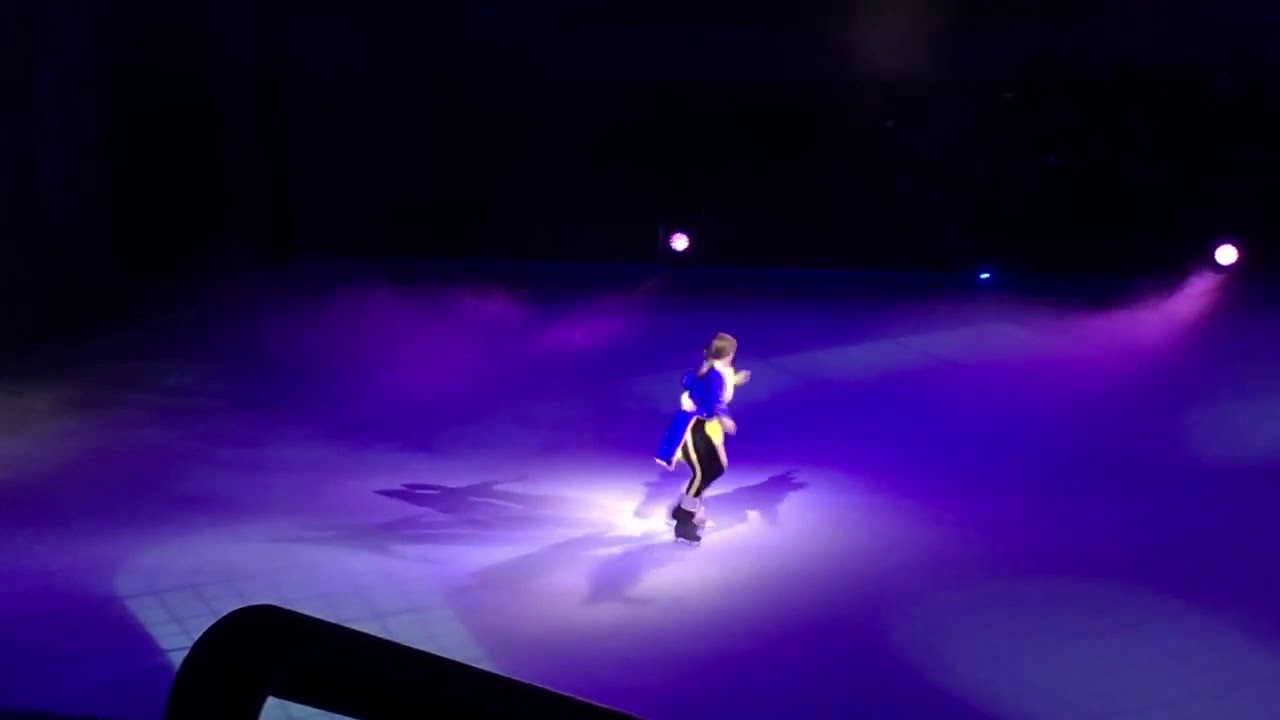 Disney on ice. Belle falls. YouTube
