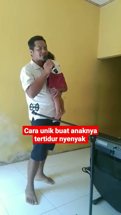 anak ini sangat menikmati suara ayahnya sampai dia tertidur