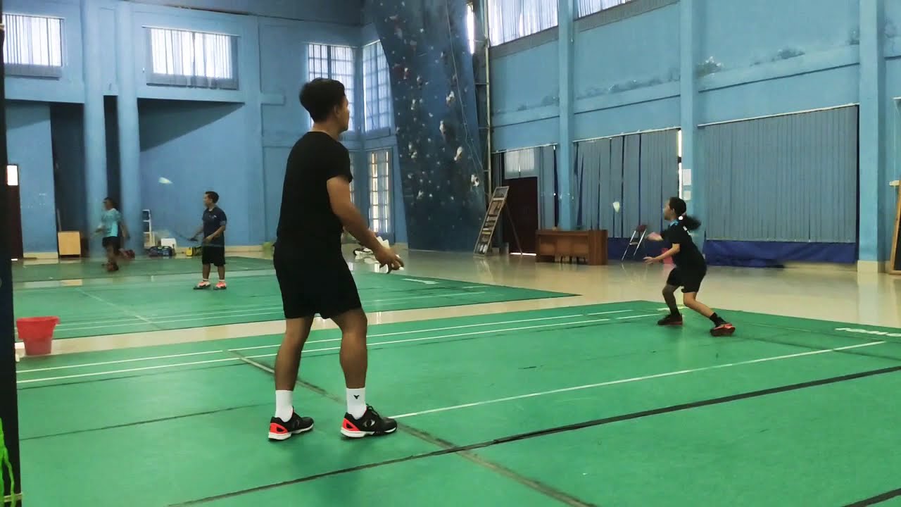 Privat badminton  anak  YouTube