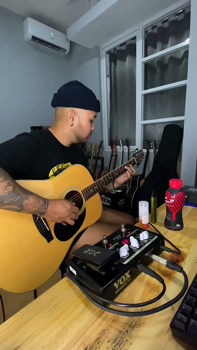 gitar akustik pake efek bisa ga?