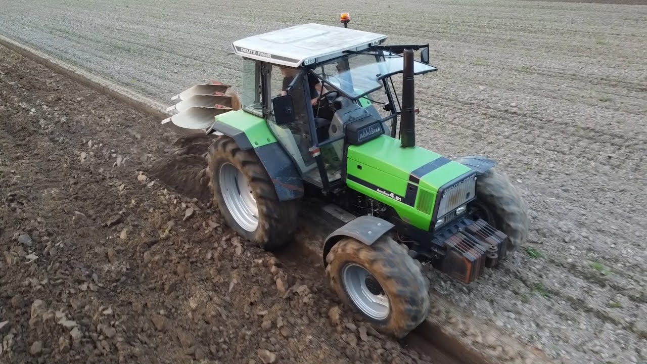 Deutz-Fahr ploughing