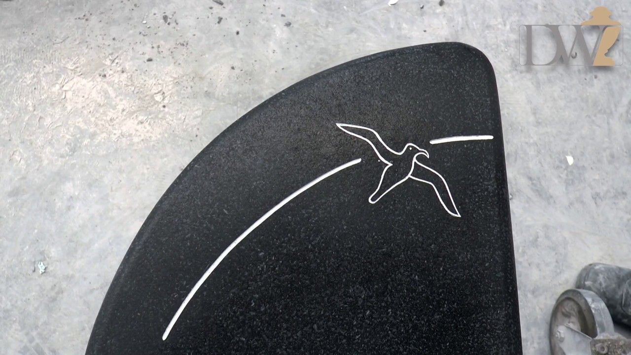 Eleganter schwarzer Grabstein "Piana"  - Aus unserer Steinmetz-Werkstatt -Stilvolle-Grabsteine.de