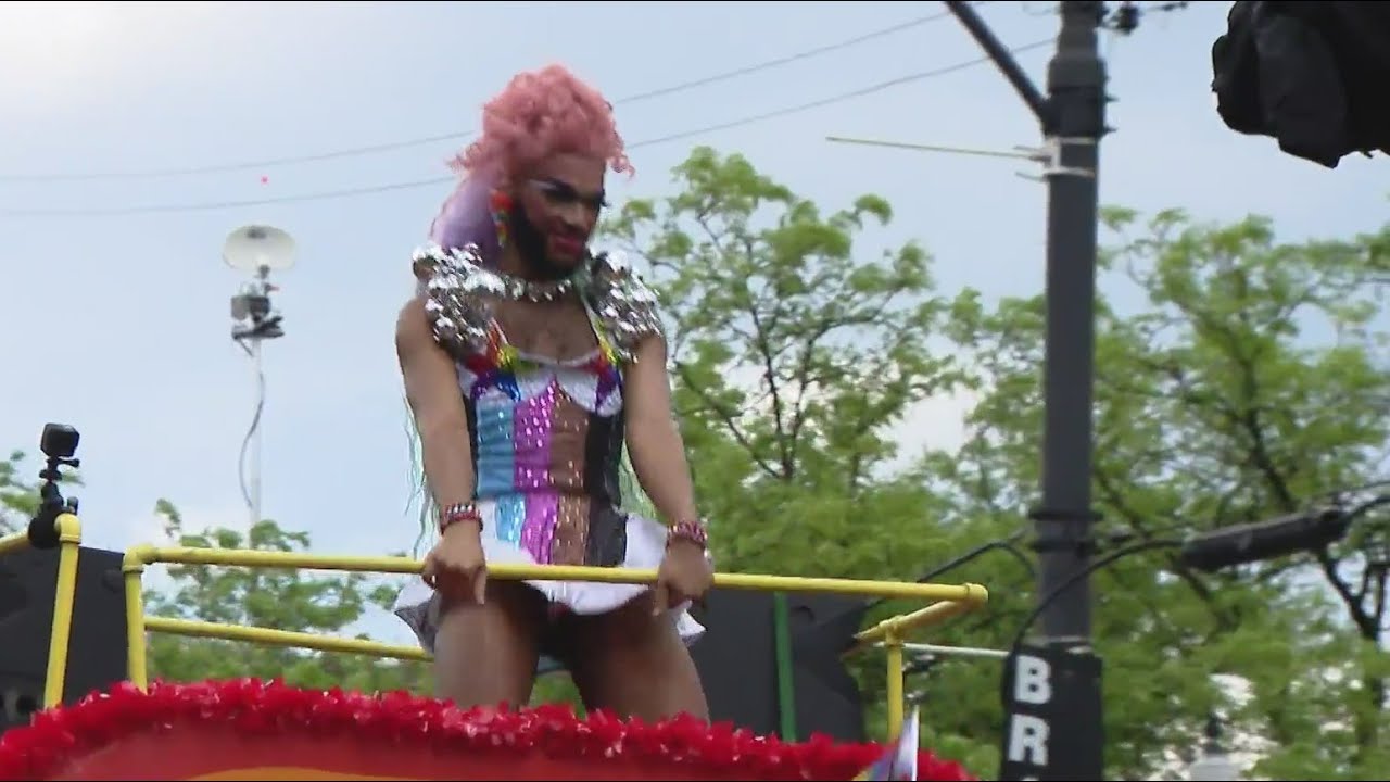 Chicago Pride Parade draws thousands to Uptown - YouTube