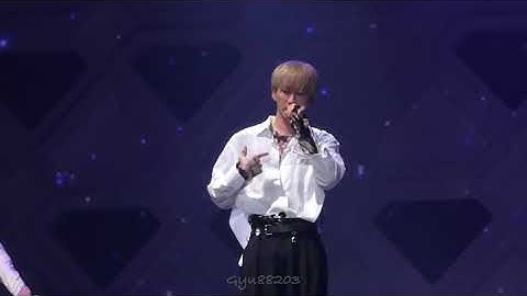 190827 blond hyukjae ~Sweater&Jeans etc ~“The D&E” in JAPAN