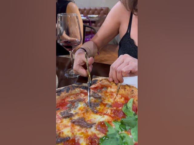 Cutting #pizza in #cebucity like a true Italian. #travelvlog #philippines #cebu